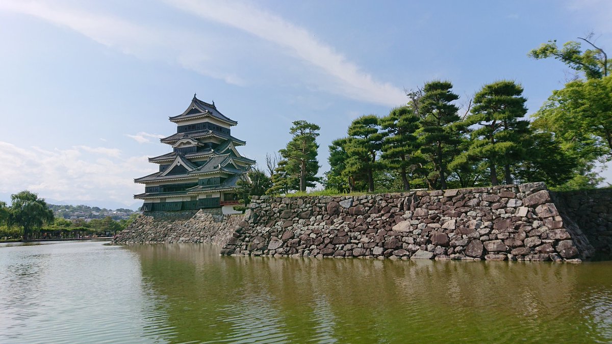 松本城。さすがの国宝。

#松本城
#国宝
#本日も素敵な出会いがありますように
