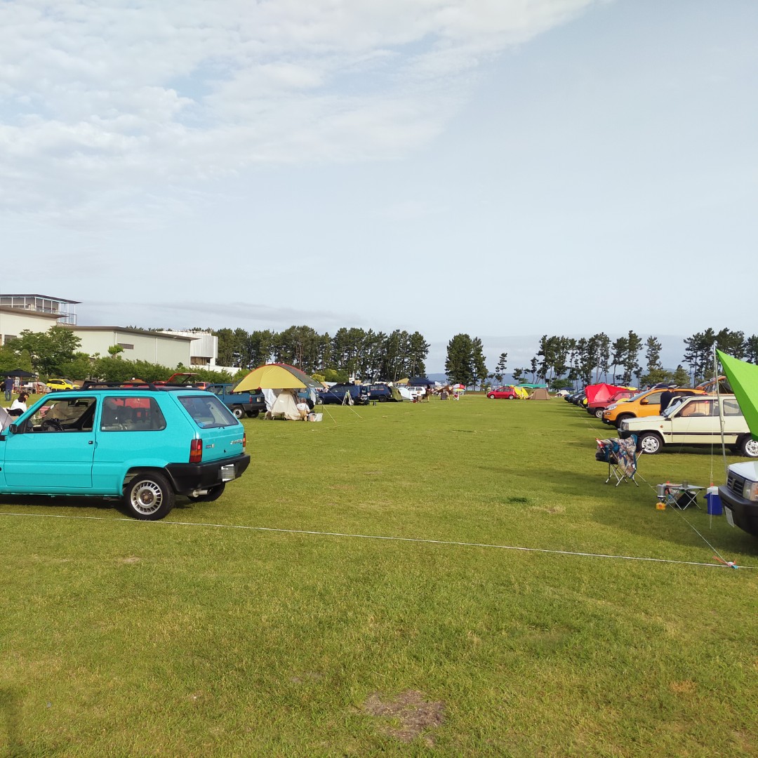 yekjp's tweet image. 天気良し。カラフルな会場 #パンダリーノ #pandarino #フィアットパンダ #fiatpanda #フィアット #fiat