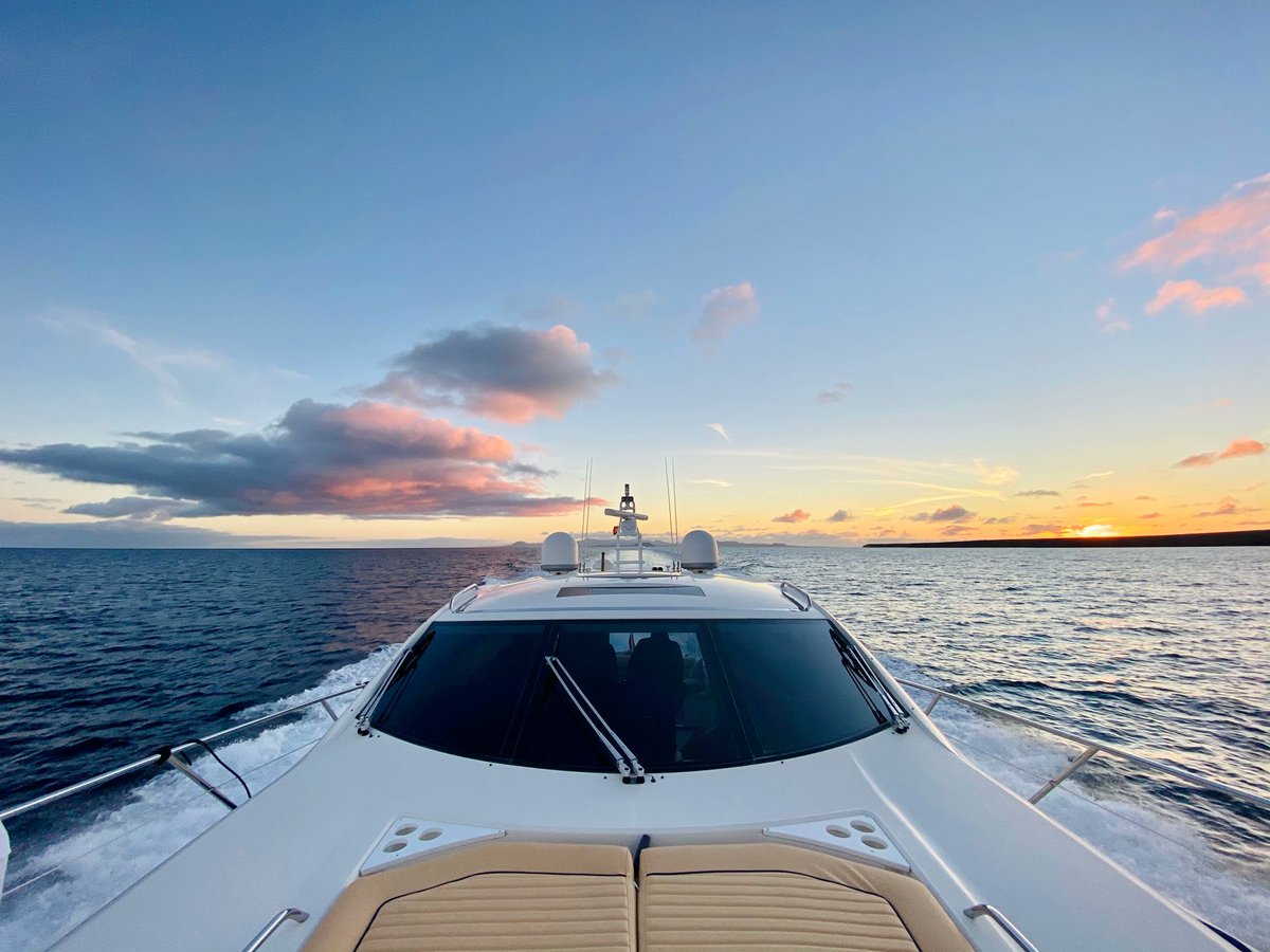 LanzaYachting offers new trip on a Sunseeker in Lanzarote ;

lanzayachting.com/en/

#BoatTrip #Lanzarote #LanzaYachting