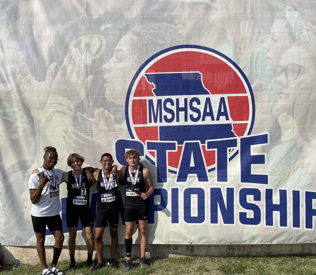 LSNTrackField's tweet image. In Missouri Class 5 T&amp;amp;F, the 4x400 Meter Relay of Brandon Marshall, Mason Stanfield, Devon Mathis, and Zach Paul place 5th!