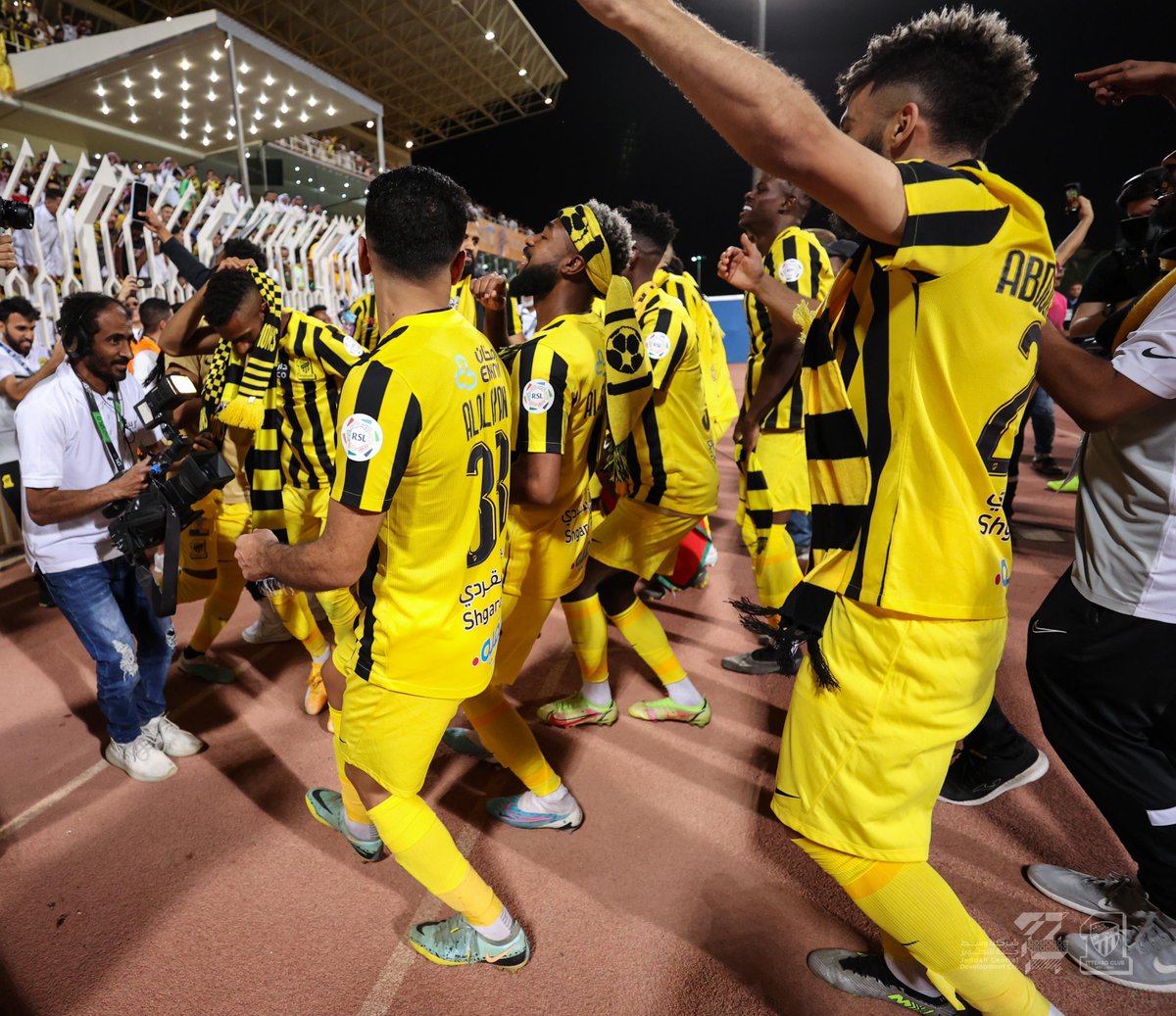 ittihad's tweet photo. تـشـهـد على صدق قولي 
احتفالات الأبطال الجديدة 💛🔥 https://t.co/0Tf7NcyV6l