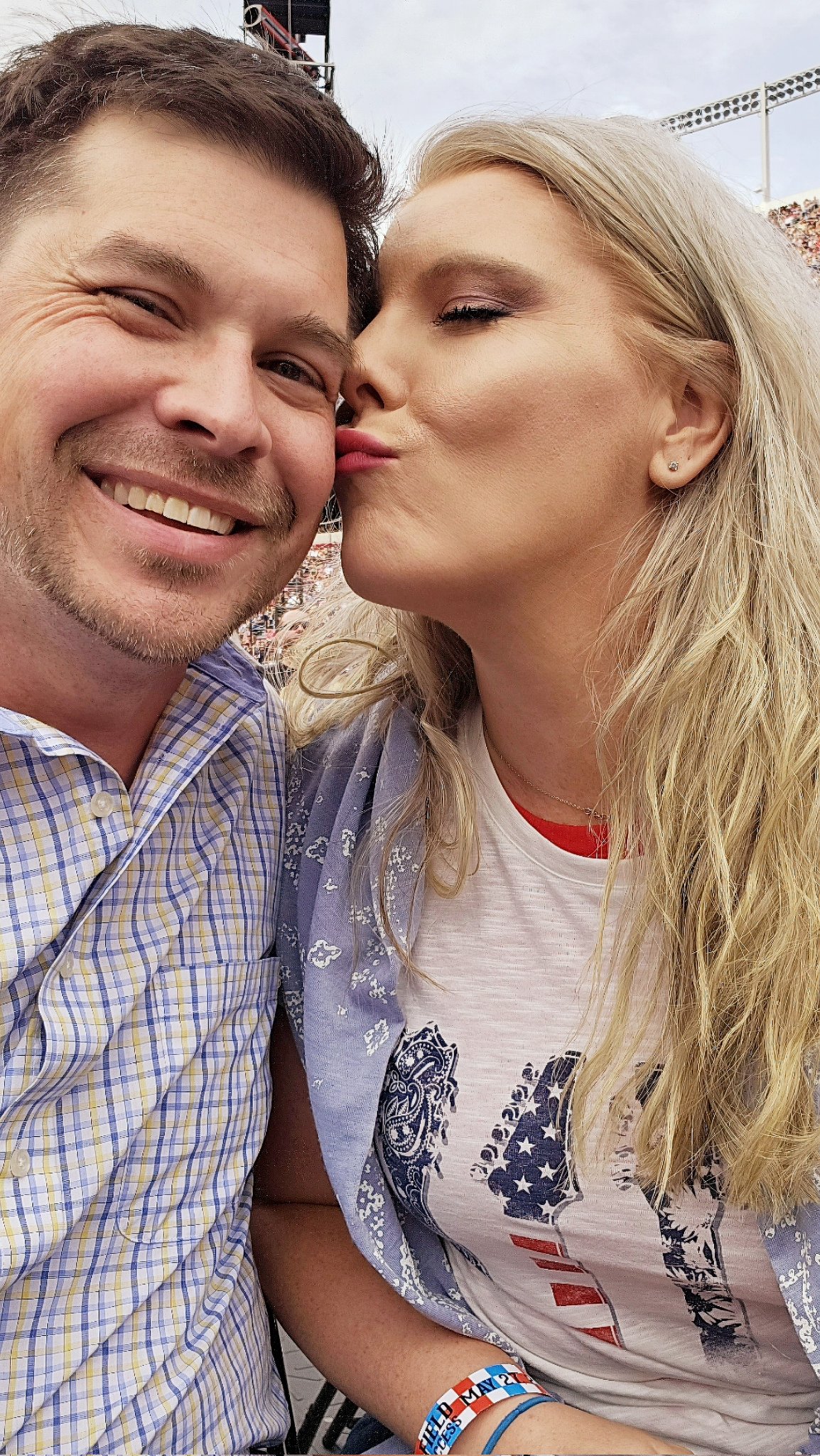 Annie Frey (@anniefreyshow) / Twitter