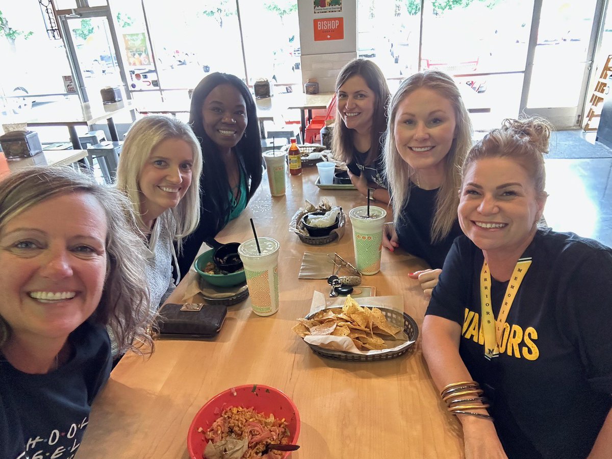 CounselorLuhrs's tweet photo. Thankful for this team of big-hearted women 💕 https://t.co/GhSa9VDHGd