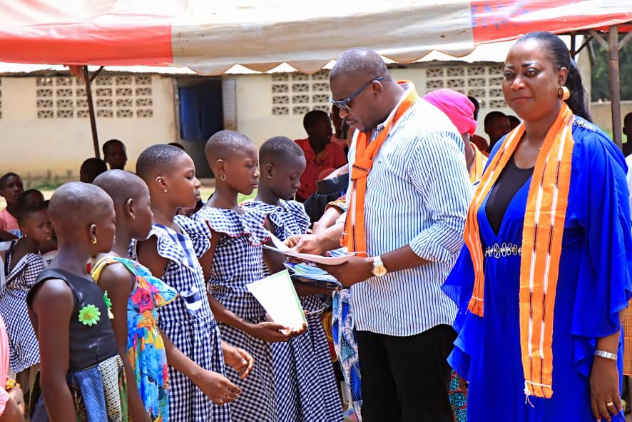 JeanKIGBAFORY's tweet image. J' ai pris part ce Samedi 27 mai 2023,  à  l'EPP Lanviara de Ferké, à la célébration de la  journée d'excellence du Réseau des Femmes Engagées et Dynamiques #REFED pour la promotion et la scolarisation de la jeune fille aux côtés de la Présidente Nationale Aoua Sidibe.