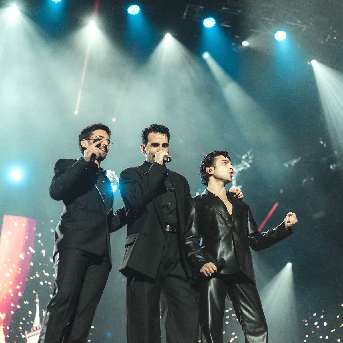 ilvolo's tweet photo. È stata una grande festa!
Grazie a tutti❤️
Vi aspettiamo sabato prossimo per la seconda puntata di #TuttiPerUno

#IlVolo @officialFandP @MedInfinityIT https://t.co/CDRf59776I