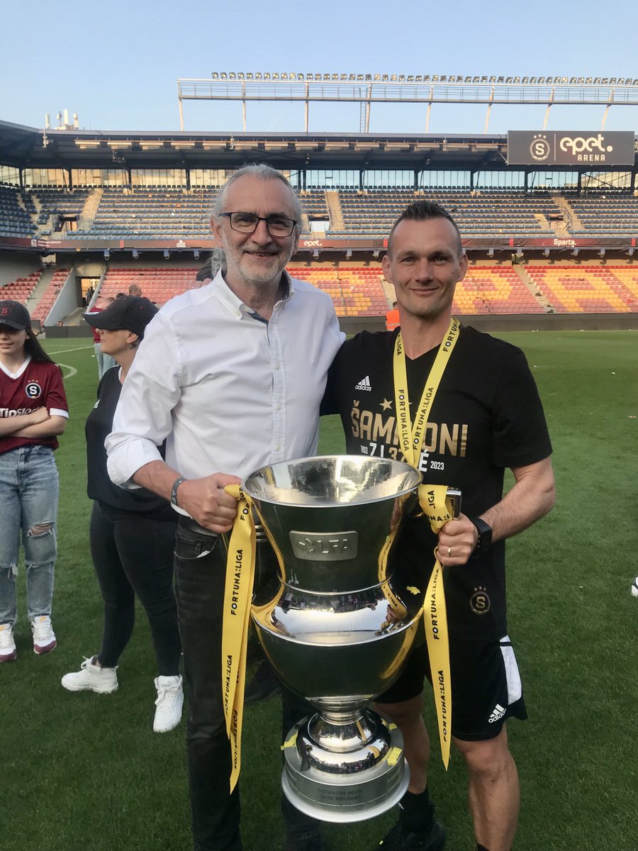 TomasMaly_CZE's tweet photo. Zisk 37 ligoveho titulu pro @ACSparta_CZ! Aplikovana veda ve sportu z @ukftvs a @UniKarlova jsou soucasti spoluprace! https://t.co/nUvpWdJoky.Frantisek Zahalka, Ph.D.
Ucitel, pratel a dlouhodoby fanda ACS 💙💛❤️ #unce #cooperatio #sampioni https://t.co/0tzvmOrwxD