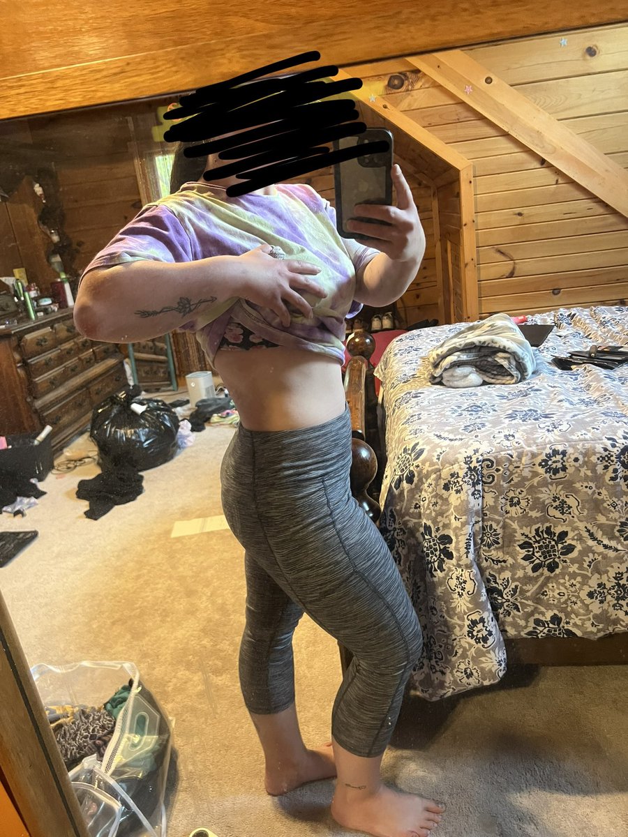 hahahaidfk's tweet photo. I don’t have a lot of comparison pictures bc I literally stopped taking body pictures &amp; still struggle with taking them but this is October 25, 2021 and today May 27, 2023. Doing this at my own pace for my mental and physical health and it feels incredible. 230lbs - 170lbs https://t.co/w2r3jczdPw