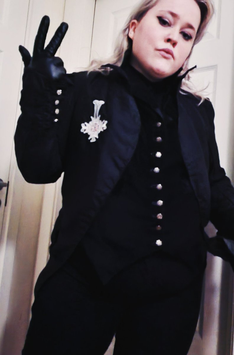 I promised myself I would try it on when the breeches were done but here's a sneak preview w jeans instead

They just promoted the Eddie to Cardinal! 

#thebandghost