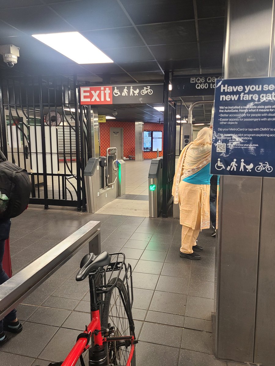 Love, love, these new fare gates. This is my bike at the Jamaica Ave station.