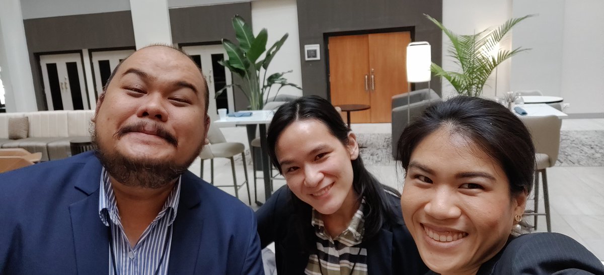 Thai pathologists in Chicagoland!!! <a href="/NB_NontawatMD/">Nontawat Benjakul, MD, FRCPath (Thailand) (伍东智)</a> <a href="/SSripodokMD/">Supasan (Kapom) Sripodok</a> 
Nice meeting y'all at the Thai-Amercan Physician Foundation Annual Meeting! The future of Thailand's #pathology is BRIGHT 😎🌞😊