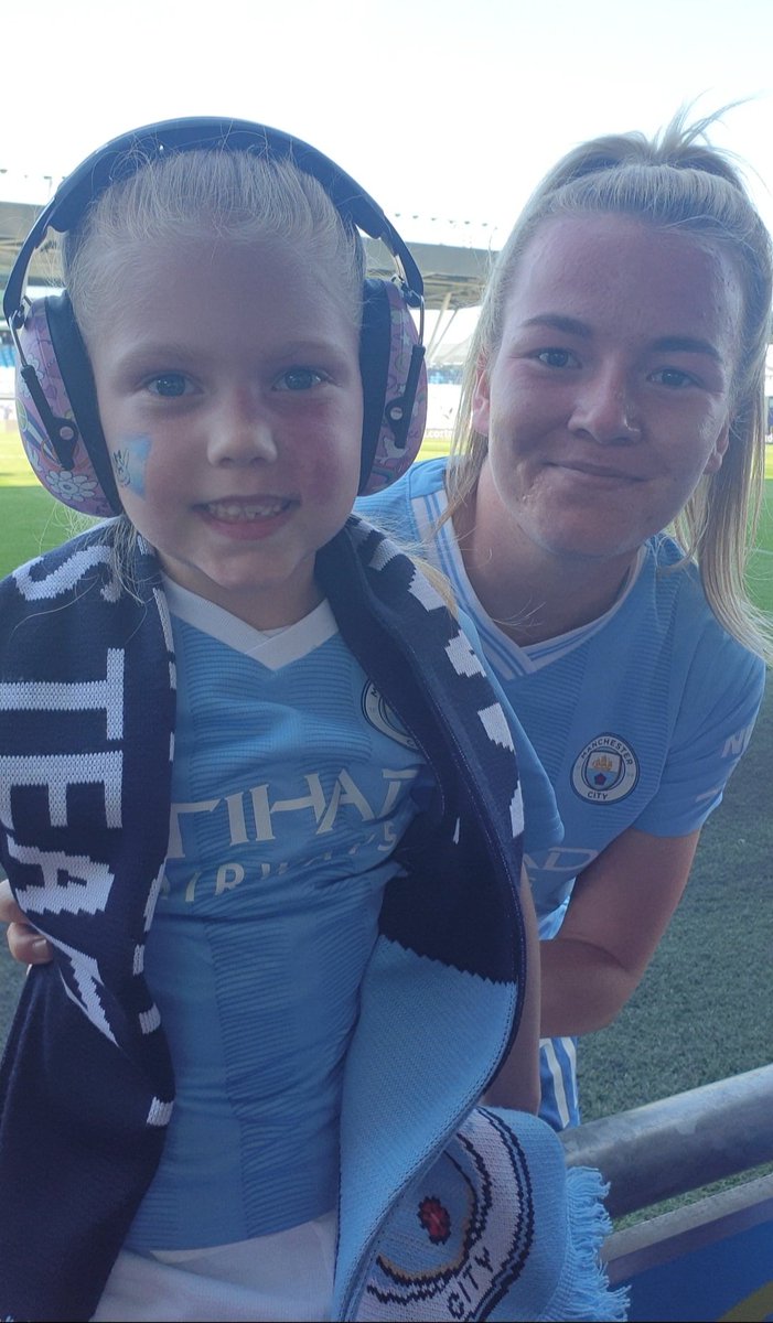 Luna absolutely loved todays <a href="/ManCityWomen/">Manchester City Women</a> match! She was so excited that she got to see <a href="/lauren__hemp/">Lauren Hemp</a> again! 💙⚽️ #number1fan! <a href="/ManCity/">Manchester City</a>