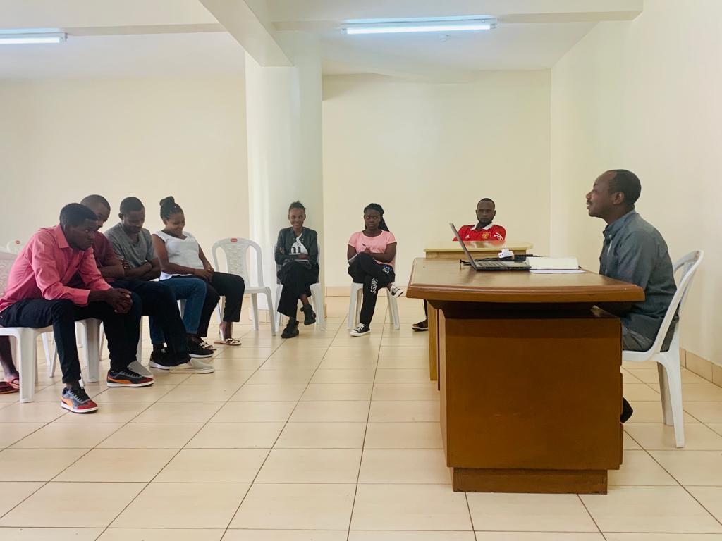 ParuwasiKIM's tweet photo. None kuwa 27.05.2023 urubyiruko rwa Paruwasi ya Kimihurura rwagize umwiherero, mukwitegura umunsi mukuru wa Panekositi. Baganiriye kandi Icyo kumenya Yezu bimaze mu buzima bwabo.
#BUA
#kimihurura
#walkwithholyspirit
#youth https://t.co/J64MlSoomr