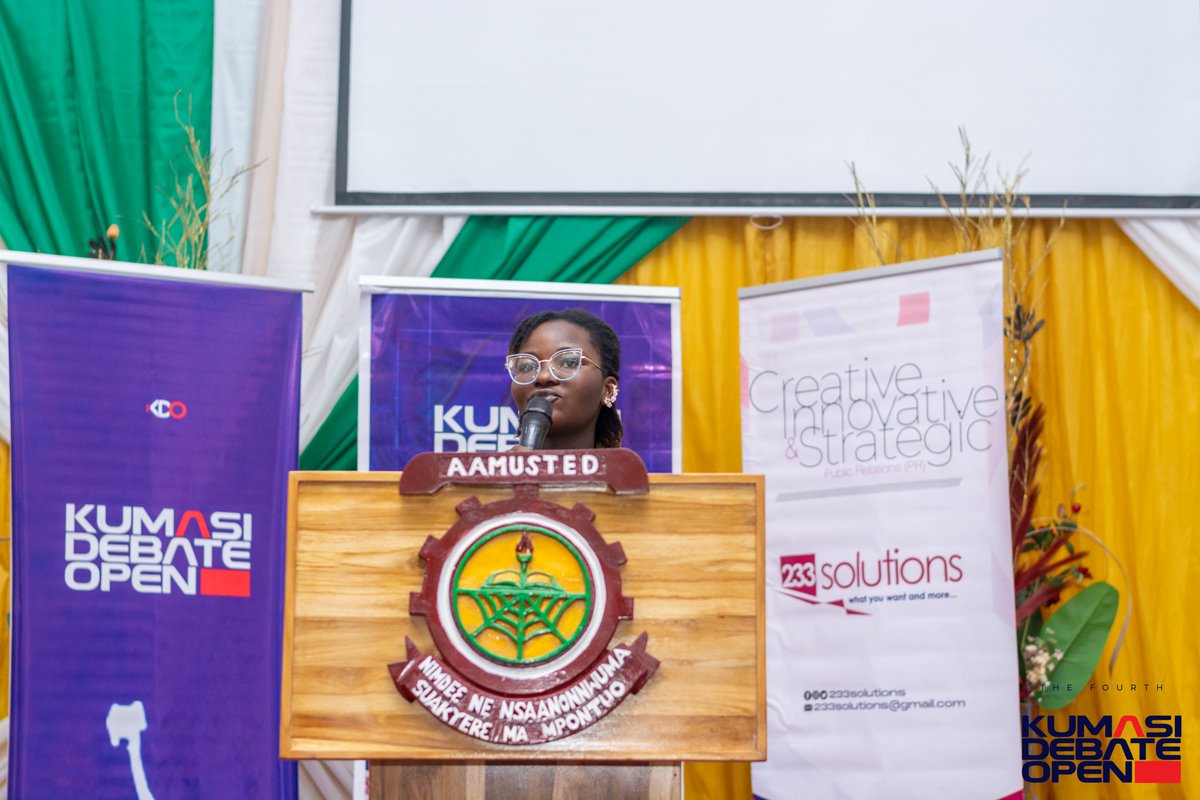 DebateKumasi's tweet photo. Scenes from the Public Speaking finals...#KDO23 https://t.co/erUIusIw0n