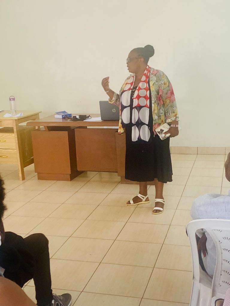 ParuwasiKIM's tweet photo. None kuwa 27.05.2023 urubyiruko rwa Paruwasi ya Kimihurura rwagize umwiherero, mukwitegura umunsi mukuru wa Panekositi. Baganiriye kandi Icyo kumenya Yezu bimaze mu buzima bwabo.
#BUA
#kimihurura
#walkwithholyspirit
#youth https://t.co/J64MlSoomr