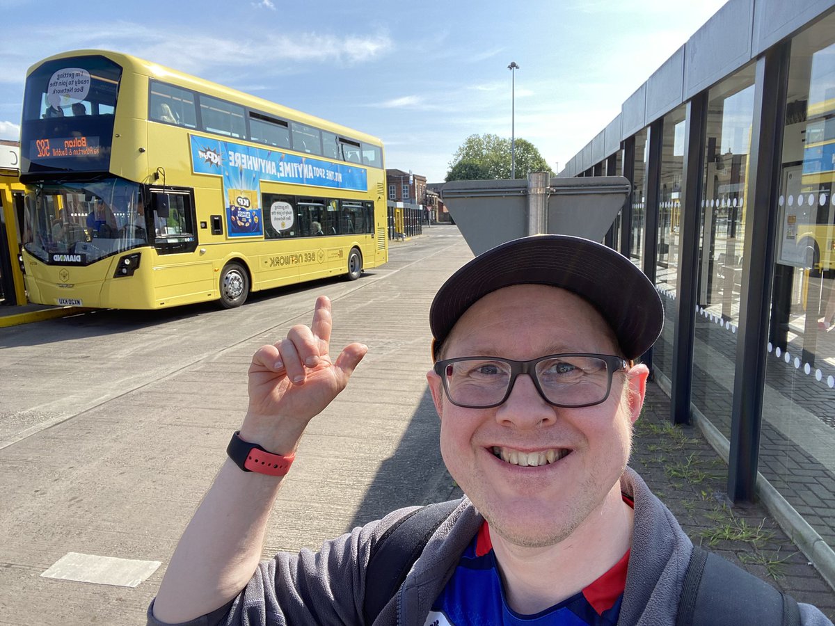 80sChild90sTeen's tweet photo. @OfficialTfGM @northernassist @TPExpressTrains I wondered where or when I would spot my first #beenetwork branded bus. Technically it was when I departed #BuryInterchange on an @DiamondBusNW 524 to Radcliffe but the #ScavengerHunt rules of the challenge said you needed a selfie with one so #LeighBusStation takes the honours. https://t.co/B7OnjKjKVn