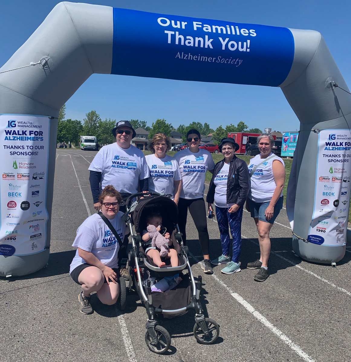 The team Optimistics at the @IGWalkforAlz @AlzSWP #ldnont Finish Line.