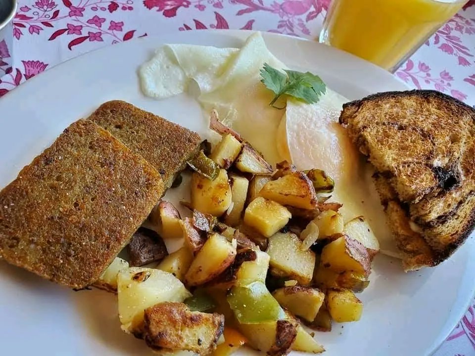 BerkleyBlackCat's tweet photo. Who's ready for a warm breakfast made-to-order that also helps fund animal rescue?

If this sounds like you, you should definitely come into the Black Cat Café this week!

#blackcatcafe #phillyburbs #nonprofit #catcafe #catrescue #cozycafe #foodies #bestofthemainline #eaterphilly https://t.co/rqAsatEdJU