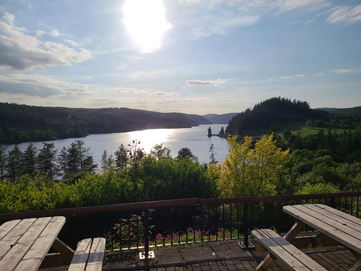 What a gorgeous day and beautiful scenery for a Wedding. 👰‍♂️🤵

Will post photos from tonight in our next post tomorrow.
#bride #groom #wedding #powysdj #Lakeview #lakevyrnwyhotel #lakevyrnwy #wedding #marriage #weddingdj #disco