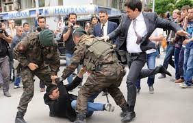 7- Soma’da 301 madenciyi para hırsıyla öldüren patron Can Gürkan mı kazansın? Onu Yargıtay Dairesi’ndeki 5 üyeden 3’ünü değiştirerek kurtaranlar mı kazansın? Madenci yakınını tekmeleyen, şimdi yurt dışında ateşe yapılıp ballı maaş alan Yusuf Yerkel mi kazansın?