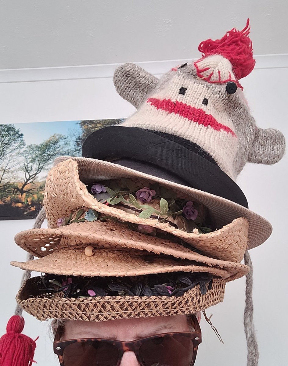 JoMoMup's tweet photo. @EmmaKennedy @LegoWith #HatJenga  "Hat!" https://t.co/urWnjxHL9K