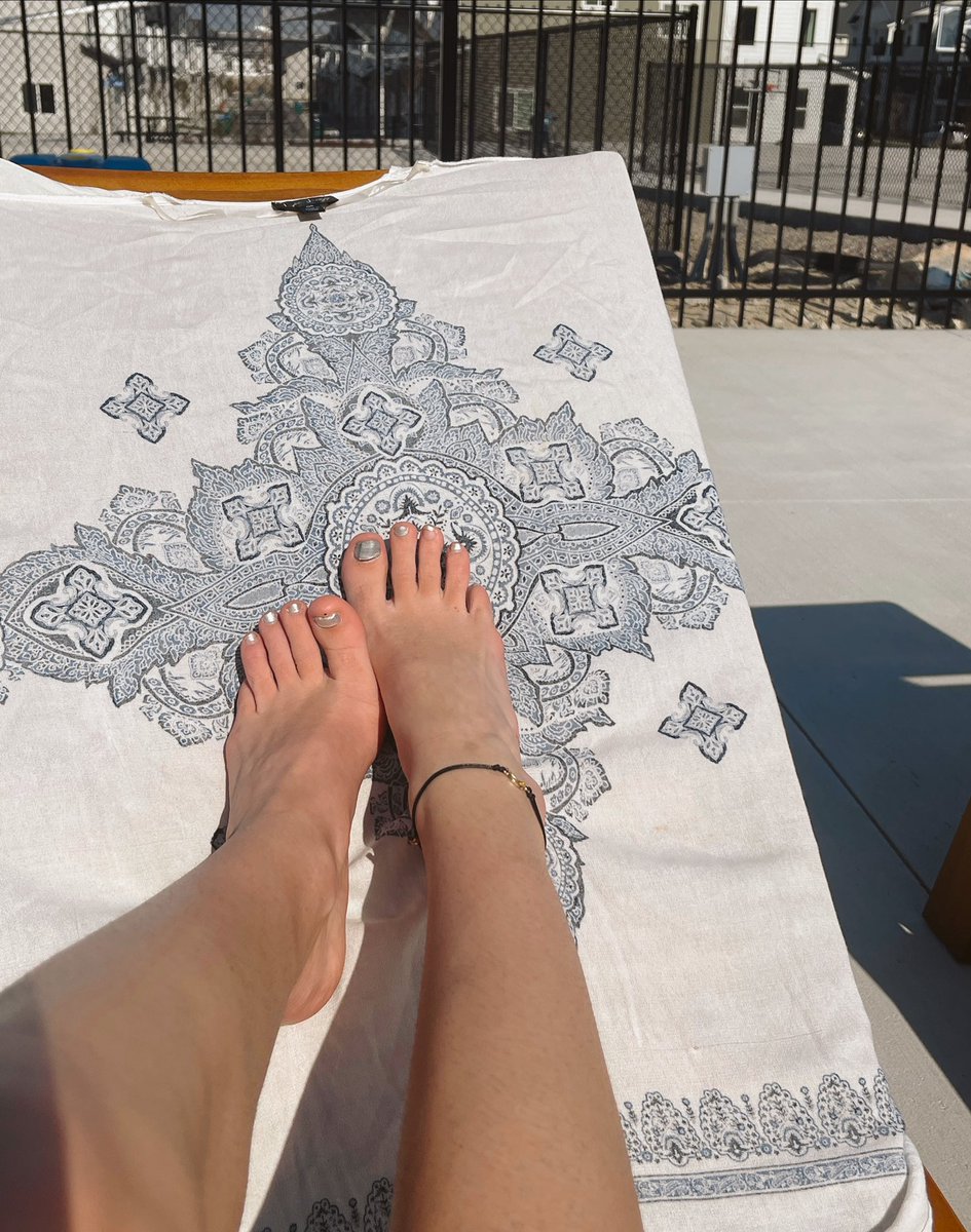 Lounging by the pool ☀️ all I need is a foot rub and your wallet 😉 

Findom ζ paypig ζ footqueen ζ goddess ζ  cashcow ζ humanatm ζ sub ζ footsies ζ walletfuck ζ  findomme ζ feetpics ζ worship ζ cashapp