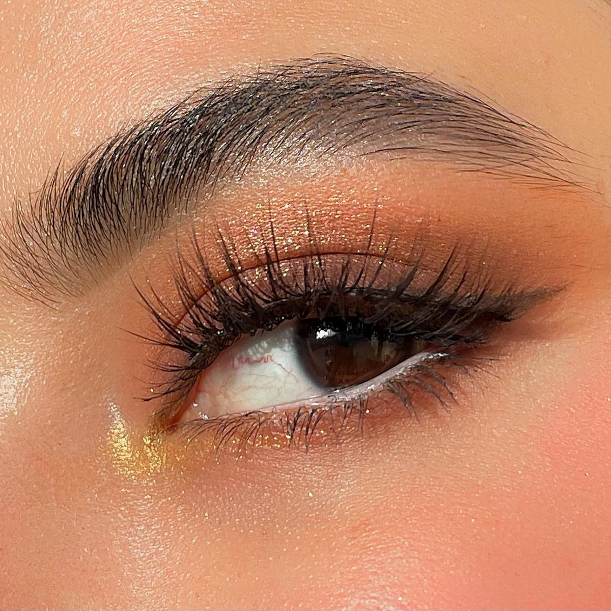 Captivated by these golden hues ✨ 

Get the ultimate golden-hour glow with this stunning mix of warm mattes, shimmers, and metallics. Our Ambiance Eyeshadow Palette has a little something for everyone. 

Shop now here: bit.ly/435SBn6

📸 IG: finzrella
