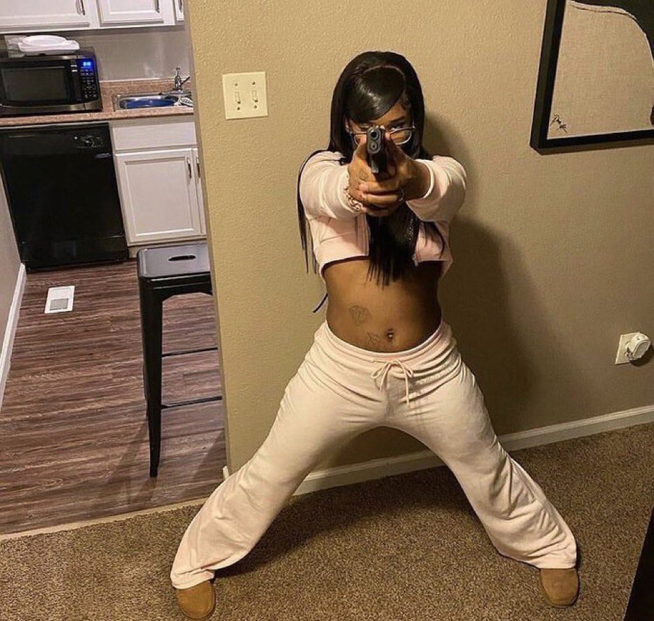 SexyyRed314_'s tweet photo. Back up from the Barbz https://t.co/TQnMGTZBt3