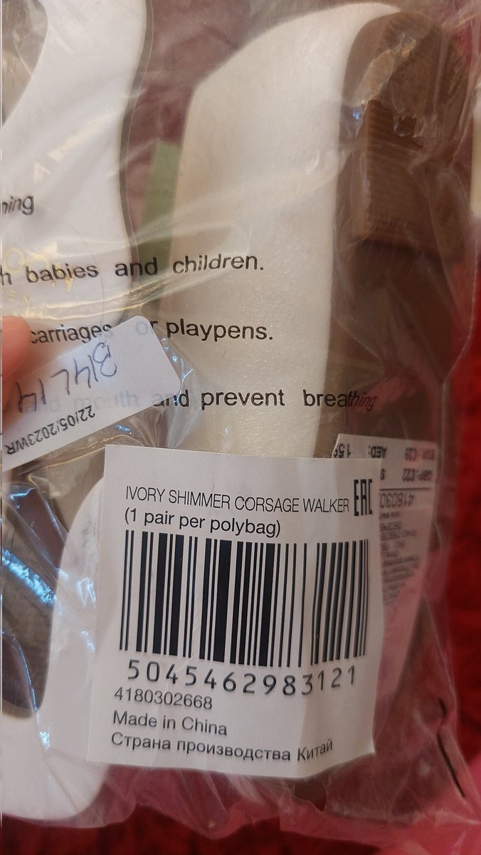 lorrainec85's tweet photo. @MonsoonUK order number - 95852515. Faulty, wanting exchange. Originally got discount. See pictures... https://t.co/EFfqxEGkHa