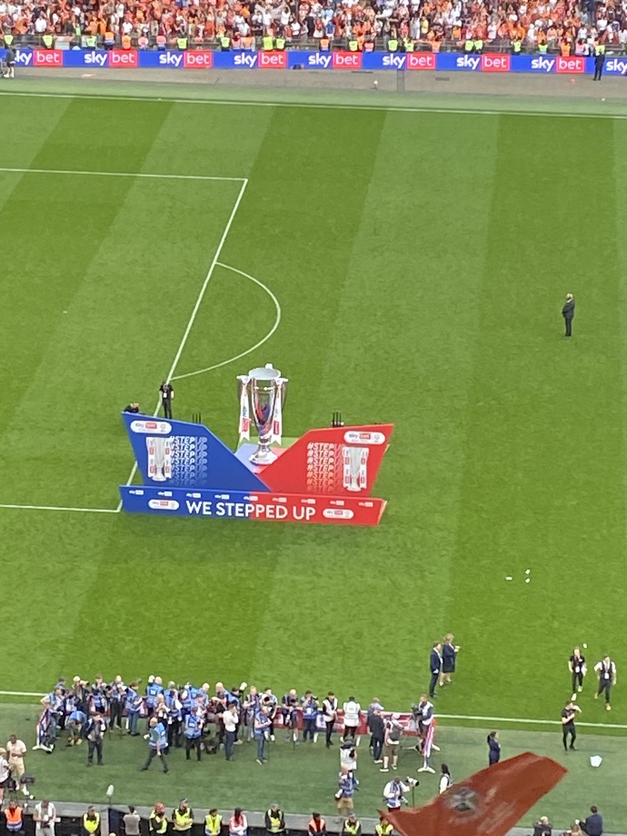 Hugest congratulations to the Mighty Hatters on their promotion to the Premier League. Bedfordshire could not be prouder @LutonTown @wembleystadium @love_luton @lutoncouncil 🧡⚽️🧡 #COYH #LutonTown