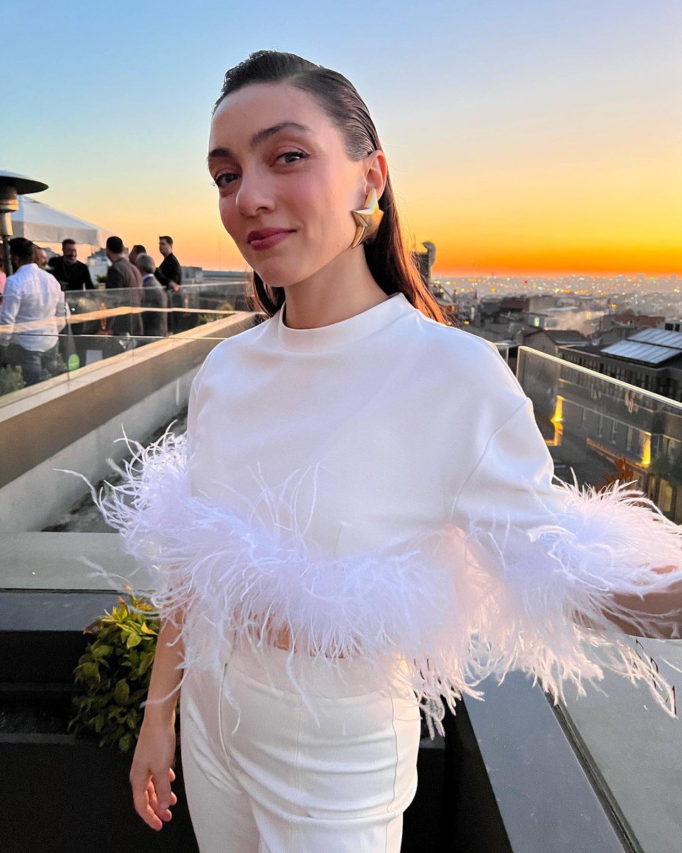 sinemori's tweet photo. Merve Dizdar, Cannes Film Festivali'nde En İyi Kadın Oyuncu ödülünün sahibi oldu! https://t.co/ipFS5BuDZL