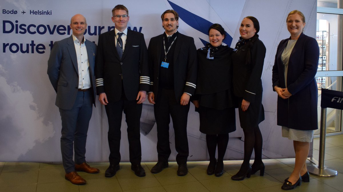 flynorra's tweet photo. Tänään Finnair avasi uuden reitin Helsingin ja Bodøn välille. 🇫🇮✈️🇳🇴 Norra operoi lentoja ATR 72 -lentokoneella. Kuvissa avajaistunnelmia Bodøn lentoasemalta. 🎂 @Bodo_kommune @Visitbodo #flynorra https://t.co/Ykm1z9MCTs