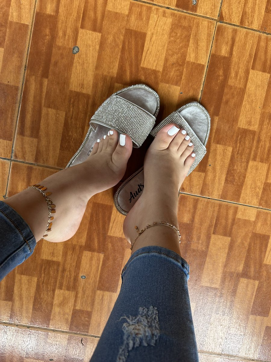 🍭Adri Feet🍭👣 on Twitter: "https://onlyfans/adrieamb🔥"