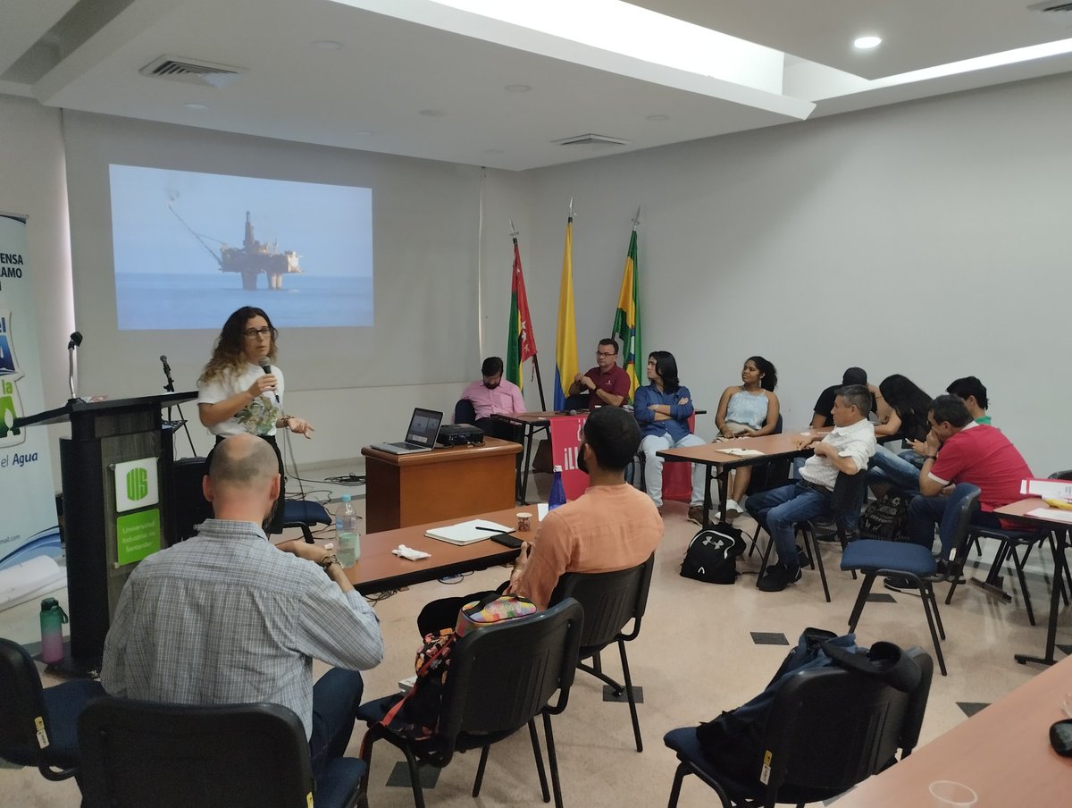 En la parte final del taller, la Misión Internacional comparte la experiencia d Ecuador para salir del sistema Inversor-Estado, además  del cuestionamiento del Tratado de la Carta d Energía en Europa, por incorporar  mecanismos d arbitraje

#FrenemosLasDemandasDeTransnacionales