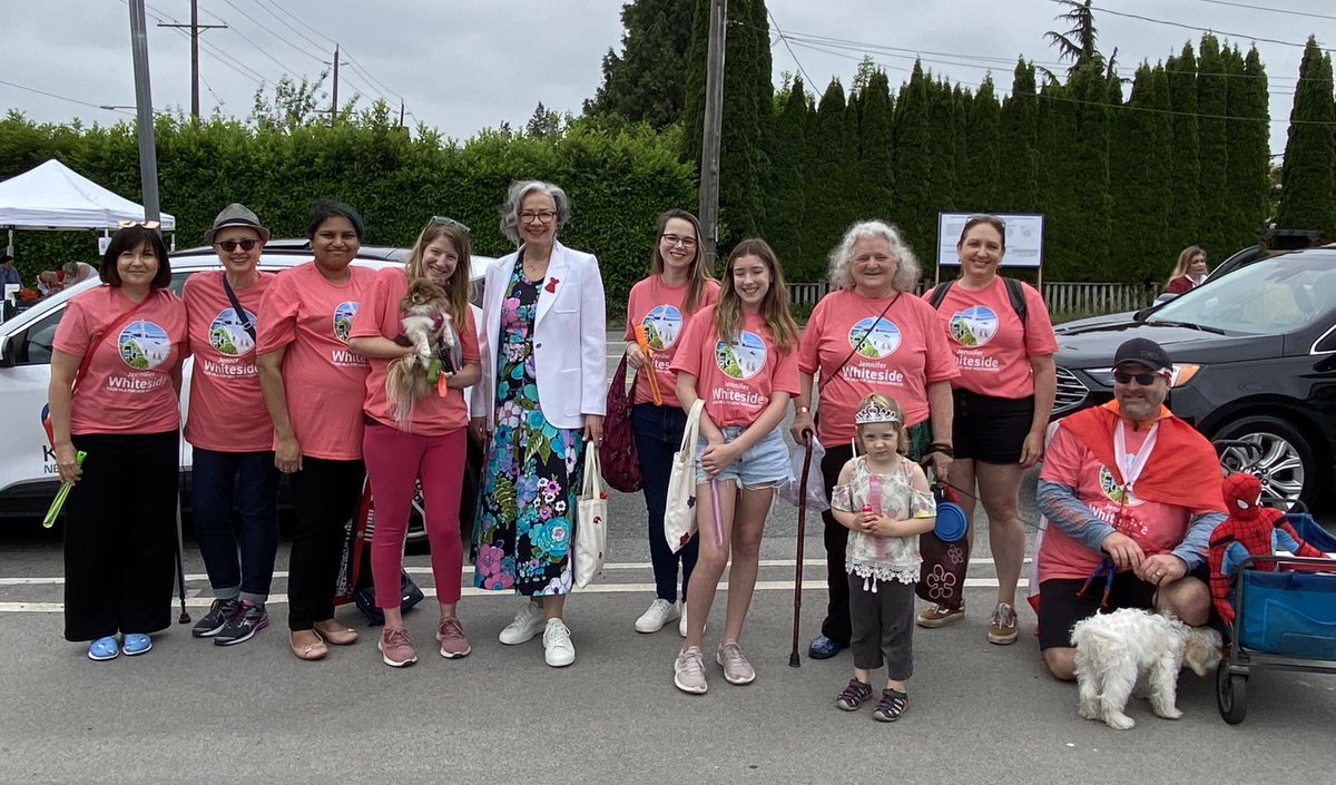JM_Whiteside's tweet photo. And weโre off! #hyackparade #newwest #teamworkcommunity https://t.co/s9mFyLOaET