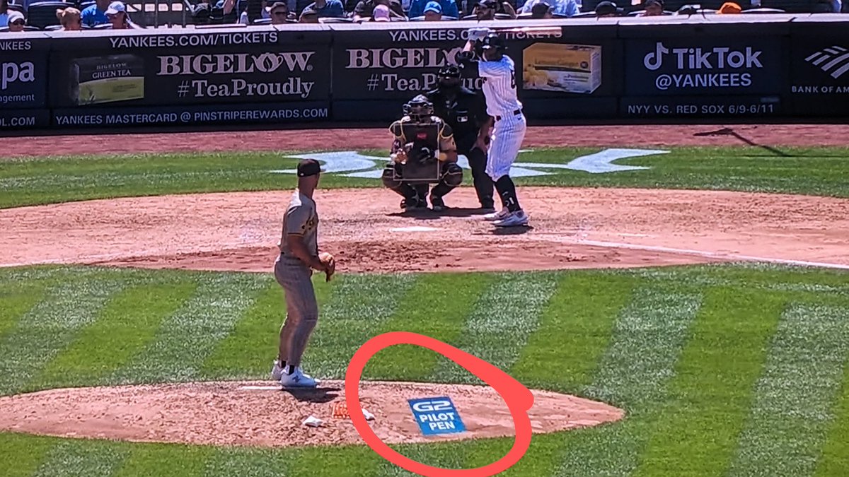 its_alexflores's tweet image. How much do you think the #MLB, or #Yankees, or #YESNetwork, charges for this ad?