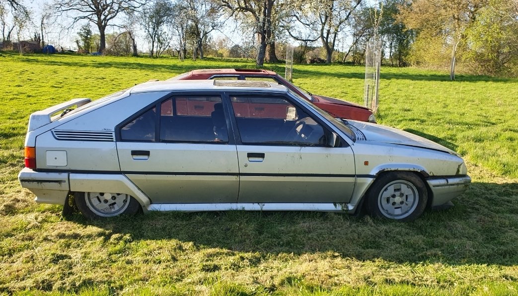 First up, we're looking at some noteworthy Projects and when l first teased this delightful Citroen BX GTi last week, it got a lot of love. However you'll need deep pockets to bring this BX back from the brink of death. Seller seems genuine though with parts to spare, which