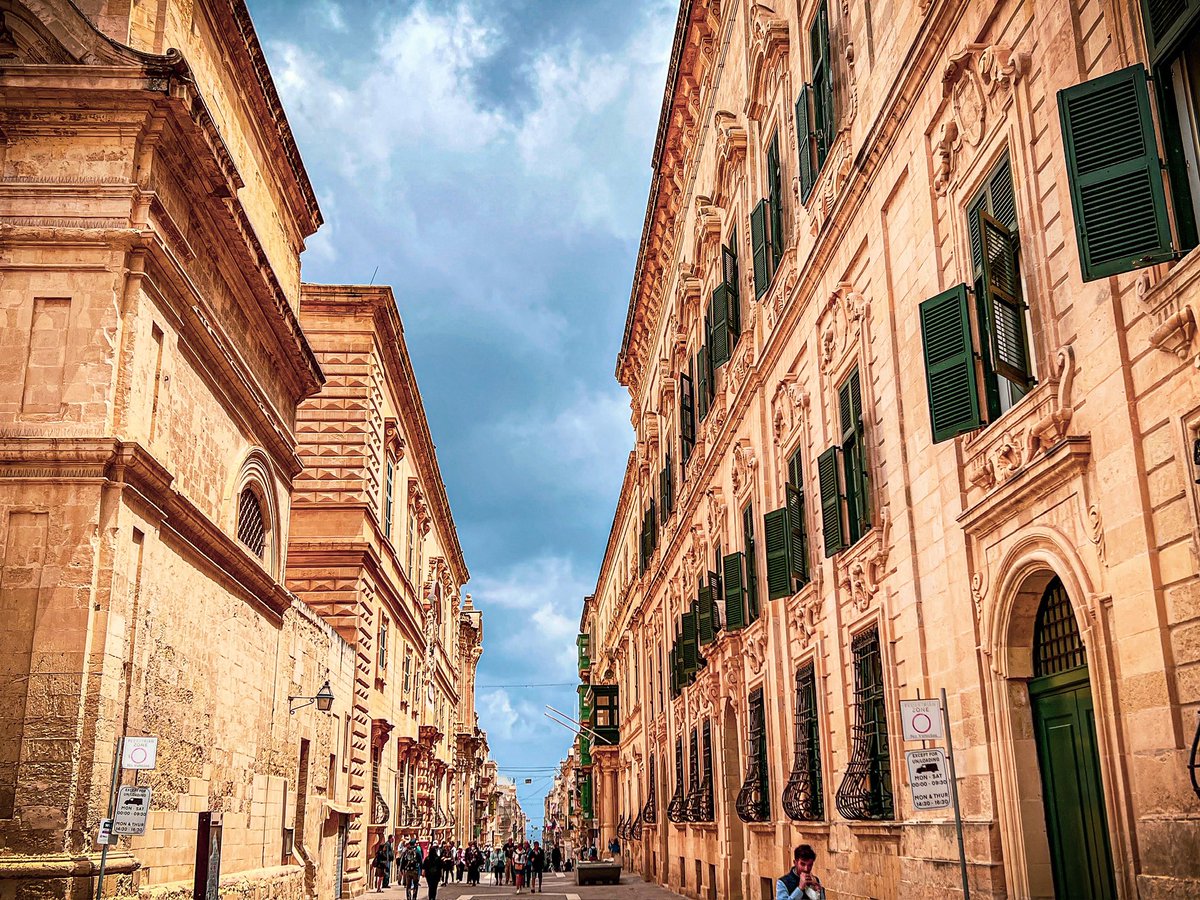 The streets of Valletta offer a wide range of activities, from shopping in the bustling markets to exploring the old residences. There are also many restaurants, cafes and bars where you can enjoy local cuisine or relax after a day of sightseeing. #VisitMalta
#StreetsOfValletta