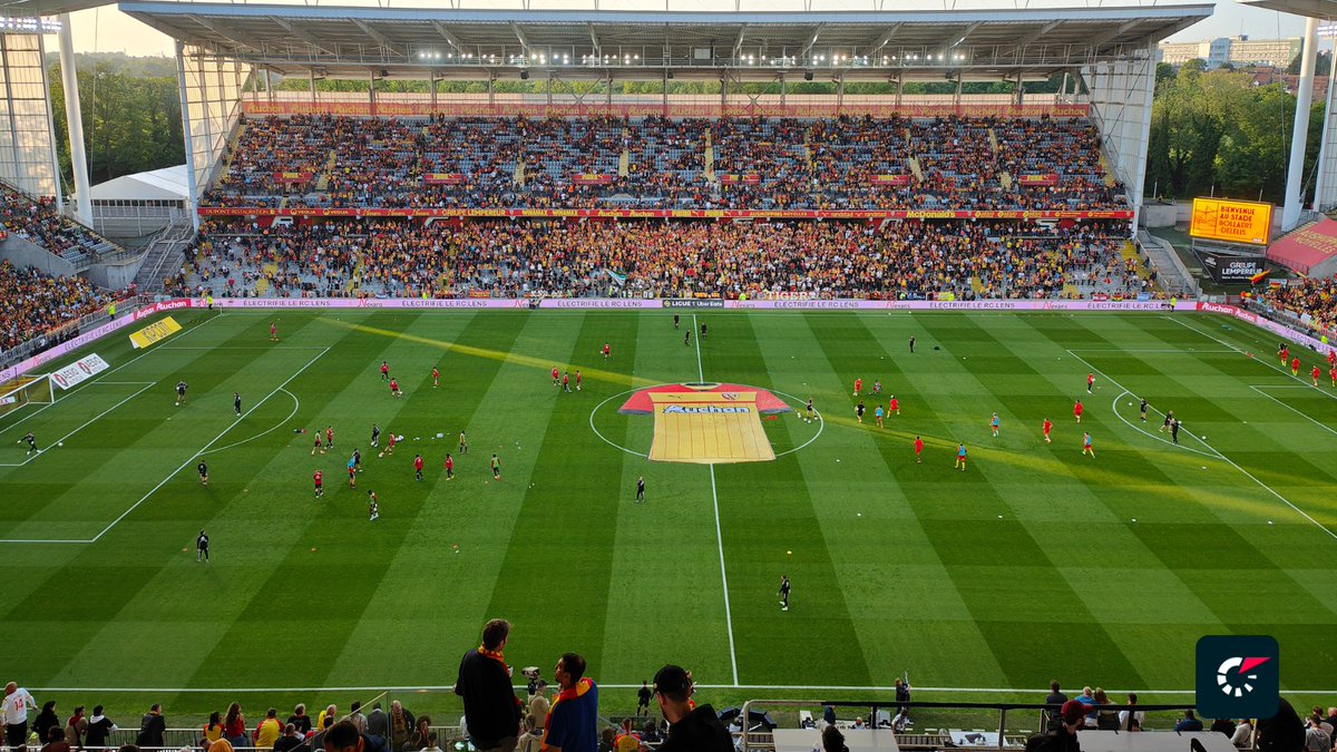 Notre commentateur 🎙️ <a href="/Chris_Lecoq/">Christopher Lecoq</a> est au micro pour Lens - Ajaccio en direct du Stade Bollaert-Delelis !  

Posez lui des questions en réponse à ce post et il vous répondra en direct !          

#RCLACA  #Ligue1