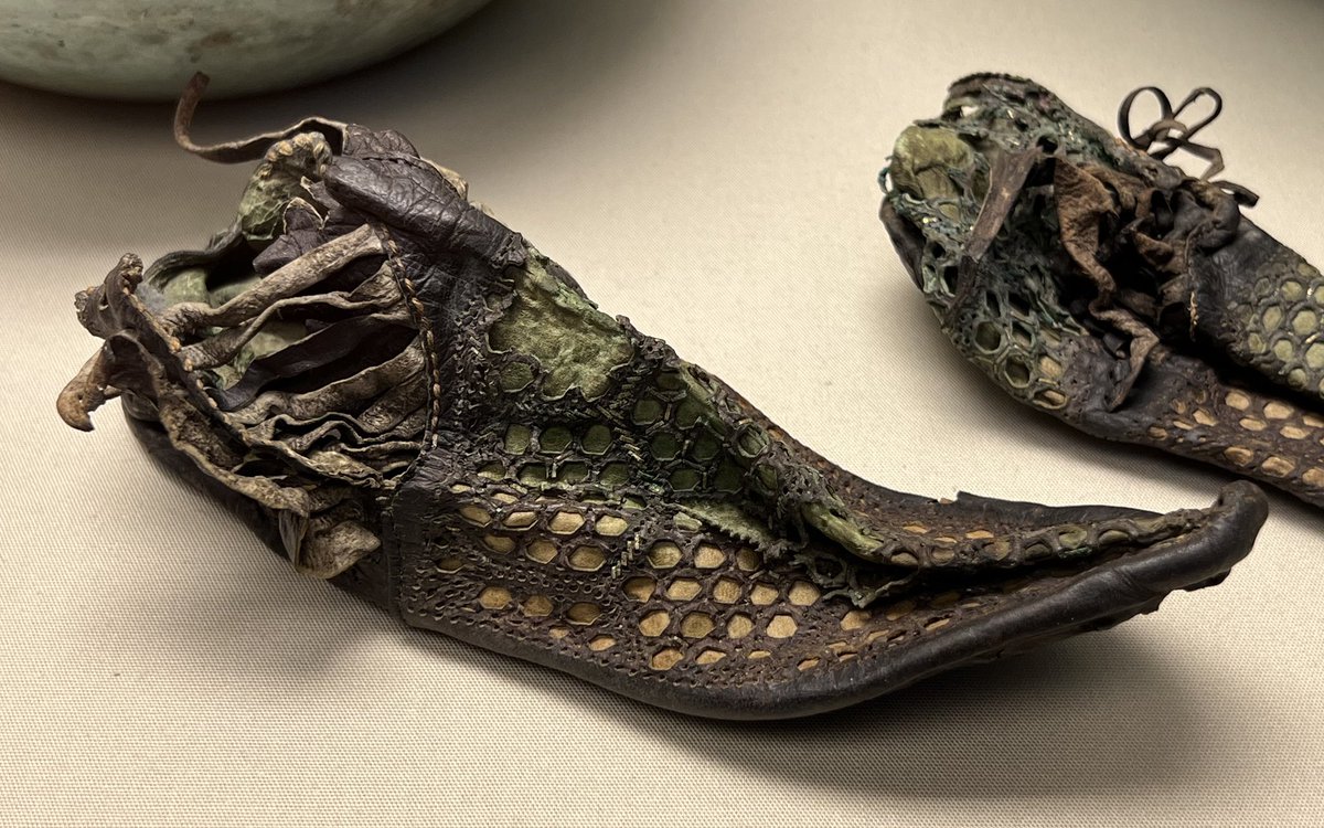 These shoes were designed for an adult woman. Originally purple in colour with a pale lining and a gilded metal thread within the pattern. Part of a burial with two cremation urns and a child’s coffin.
Southfleet
 C2nd-3rd AD
📷May
British Museum
#Roman #Archaeology #RomanBritain