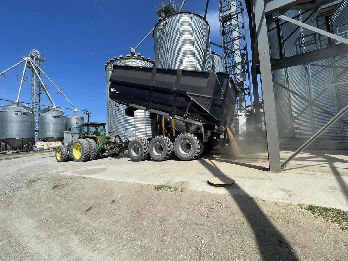 Used our new  #ktwo, hauling wheat to <a href="/kochelevators/">Robert Koch</a>  this week! So far very impressed with its capacity and ease to empty. Seems quite rugged. <a href="/vanderlinderyan/">Ryan Vanderlinde</a>