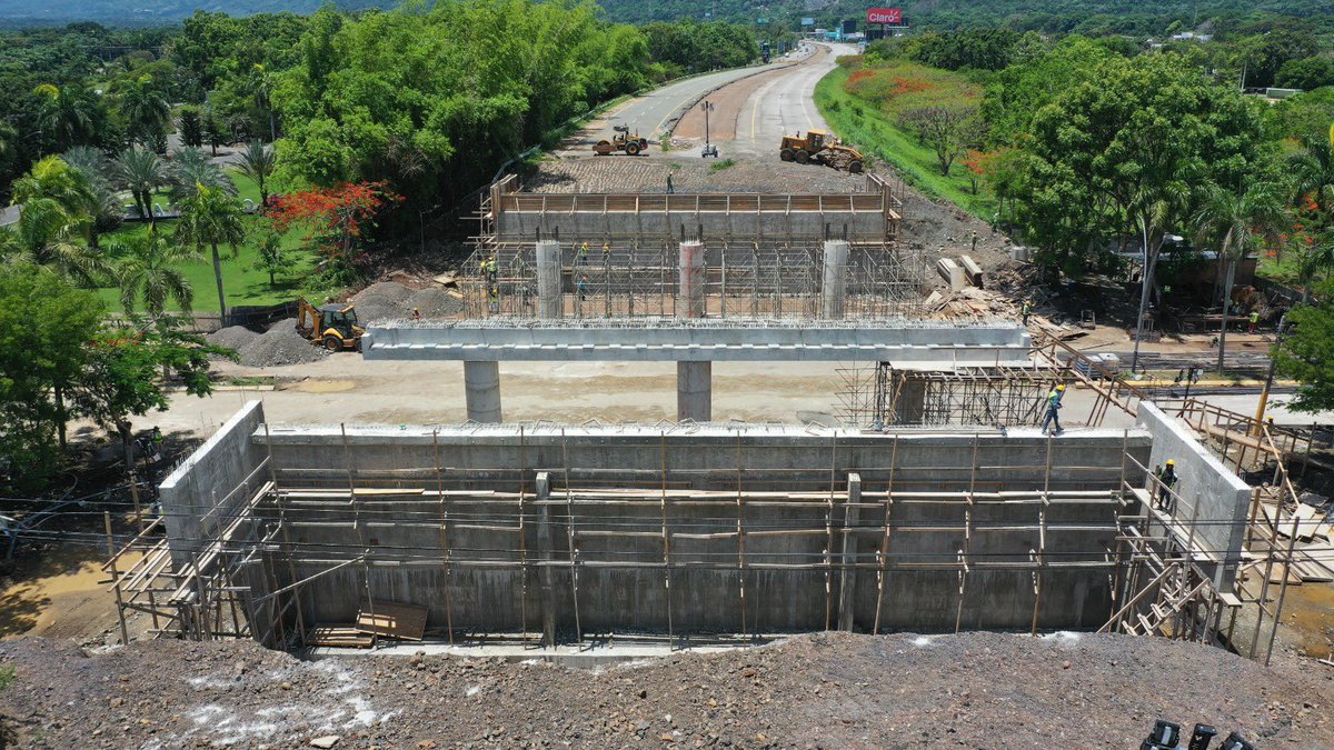 RDMOPC's tweet photo. Los trabajos de construcción y ampliación del Puente Pontón La Vega, Autopista Duarte, avanzan a buen ritmo. #ConstruyendoElCambio https://t.co/Tqaty8UfMy