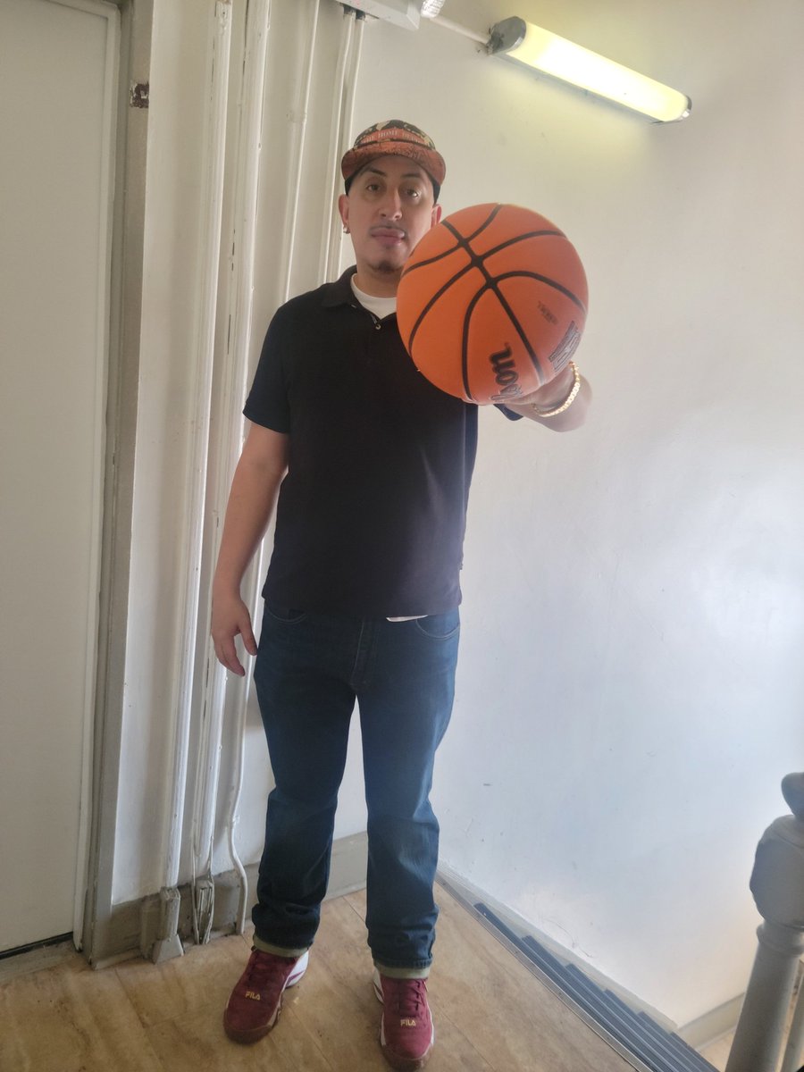 AriHoops84's tweet photo. Ready to hoop all summer long!
#ballislife
#truehooper
#pointforward https://t.co/RrRu3EOlMi