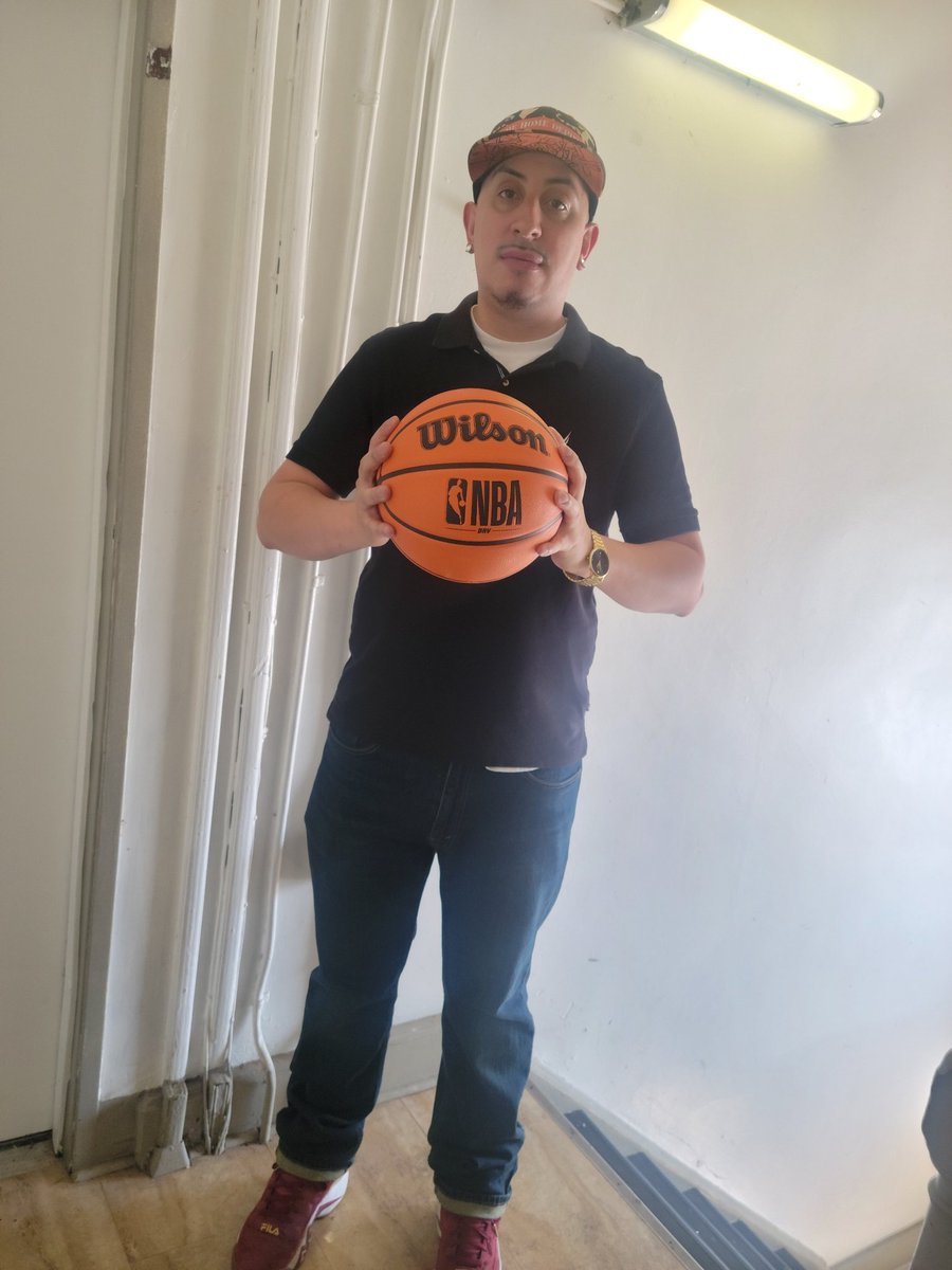 AriHoops84's tweet photo. Ready to hoop all summer long!
#ballislife
#truehooper
#pointforward https://t.co/RrRu3EOlMi