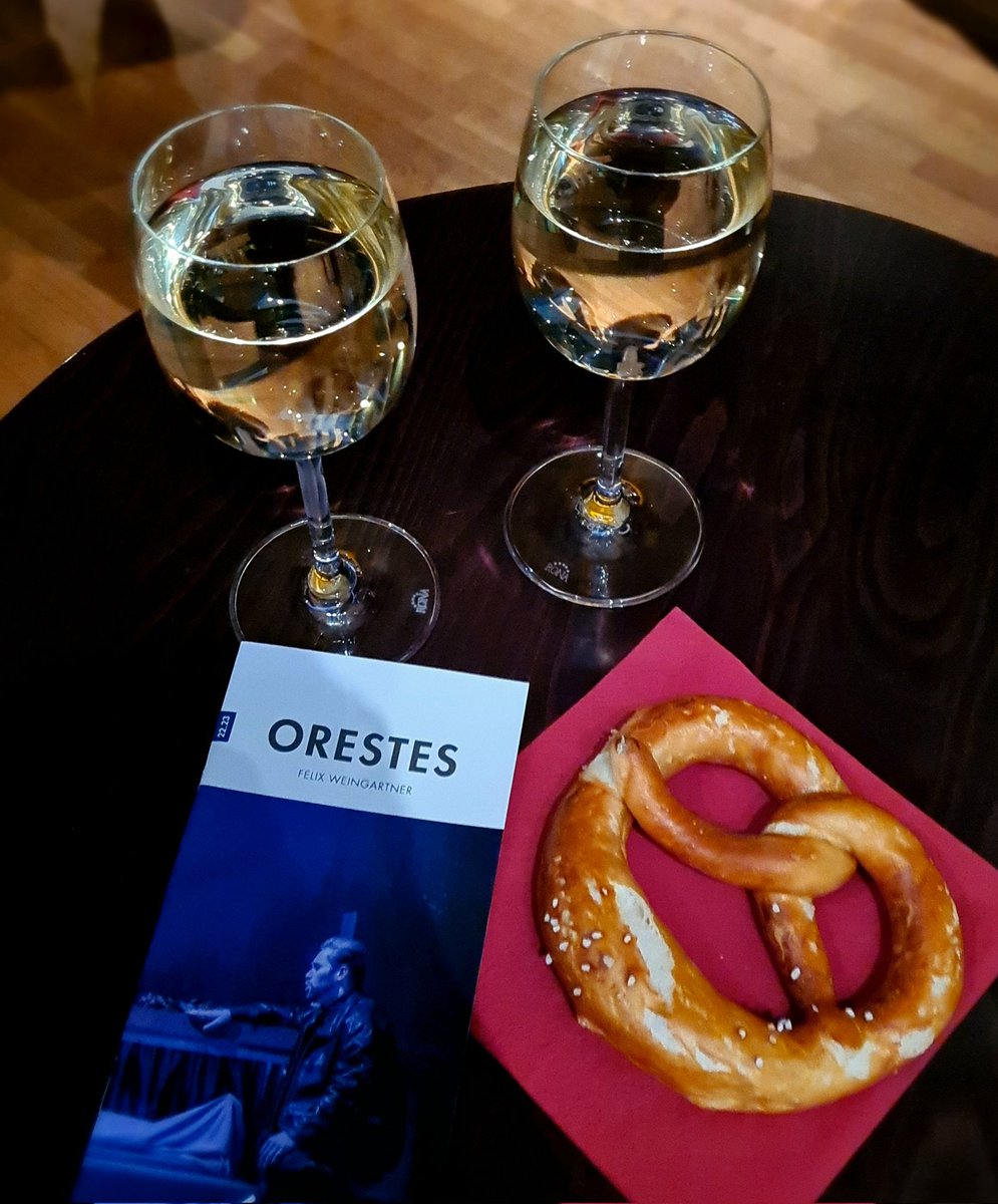 Opernjunkie's tweet photo. Ein sehr skurriles Stück, klingt streckenweise wie ein bearbeitets Wagner Medley! #InterOpernWein #Orestes #Weingartner #TheaterErfurt https://t.co/261y5F02qk
