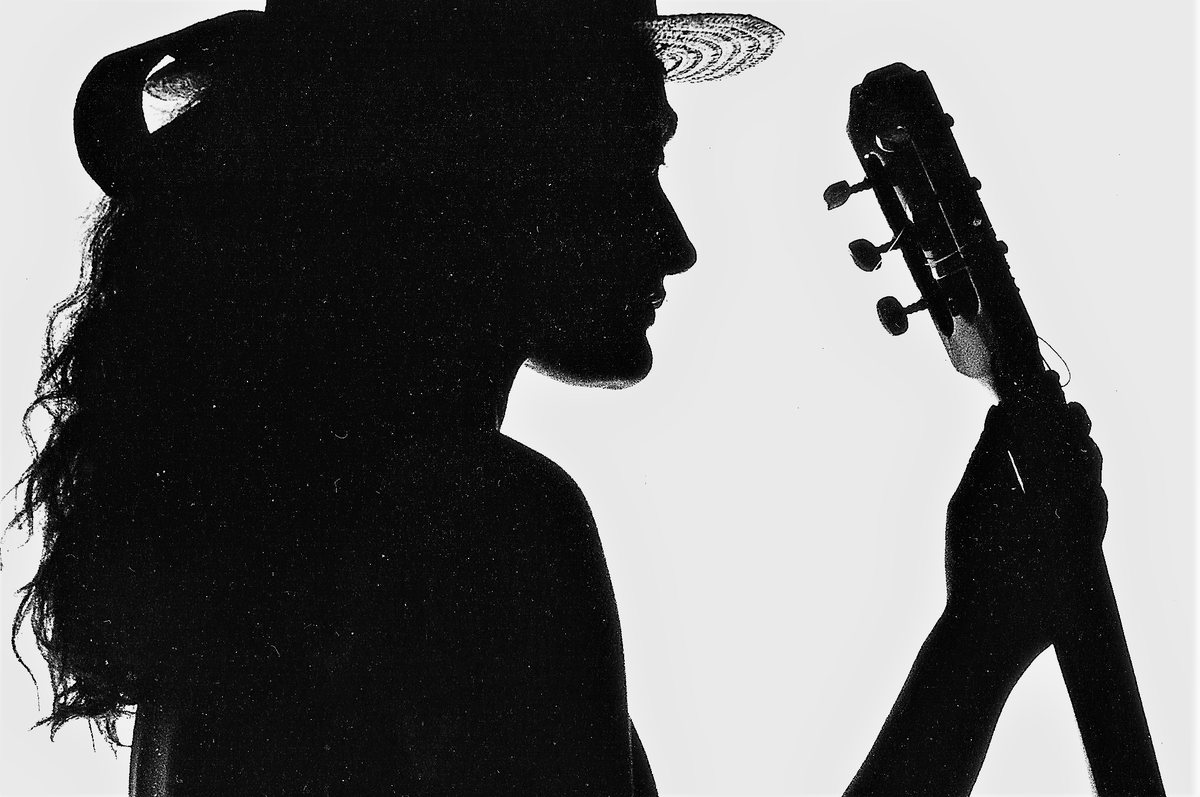 The other side of the face.
#photography #blackandwhitephotography #womanportrait #Monochrome #music #concerts #PictureOfTheDay #Dark #guitarplayer #guitar #study #PhotoAlbum #Artists #musicianlife