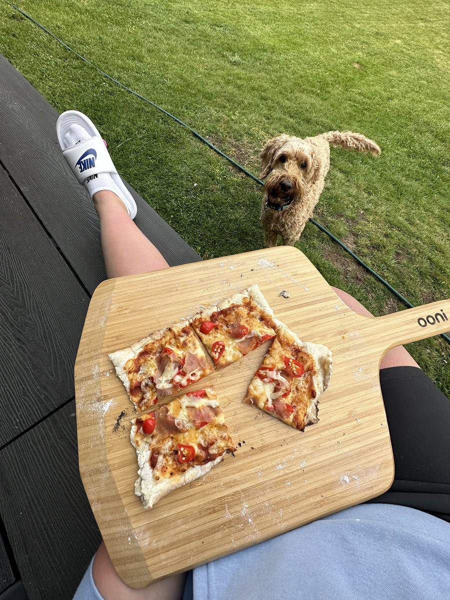 c_oakley's tweet photo. Bank holiday weekend, yes please. 🍕🙃 https://t.co/IewXhjCjZq