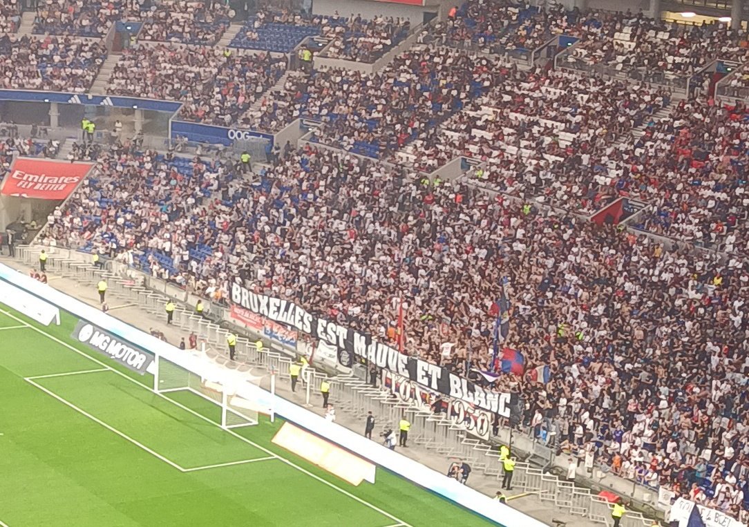 AlexCorboz's tweet photo. 📨 Message indirect à Textor qui veut "botter les fesses" d'Anderlecht avec Moleenbeck. C'est mal connaître les alliances de Lyon 1950. #OLSDR https://t.co/ZpDAfw8Fj9