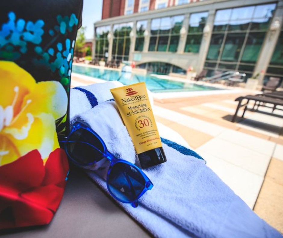AmeristarSC's tweet image. Today's forecast: SPF all day ☀

#NationalSunscreenDay #pool #resortpool #sunscreenday #spf #summer #swimming #tanning #sun