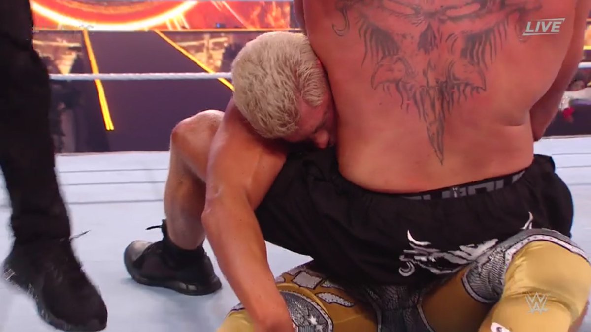 MdSadiqueOffic1's tweet photo. Brock Lesnar via referee's stoppage #wwe #WWENOC #brocklesnar  #codyrhodes https://t.co/YAozV657o4