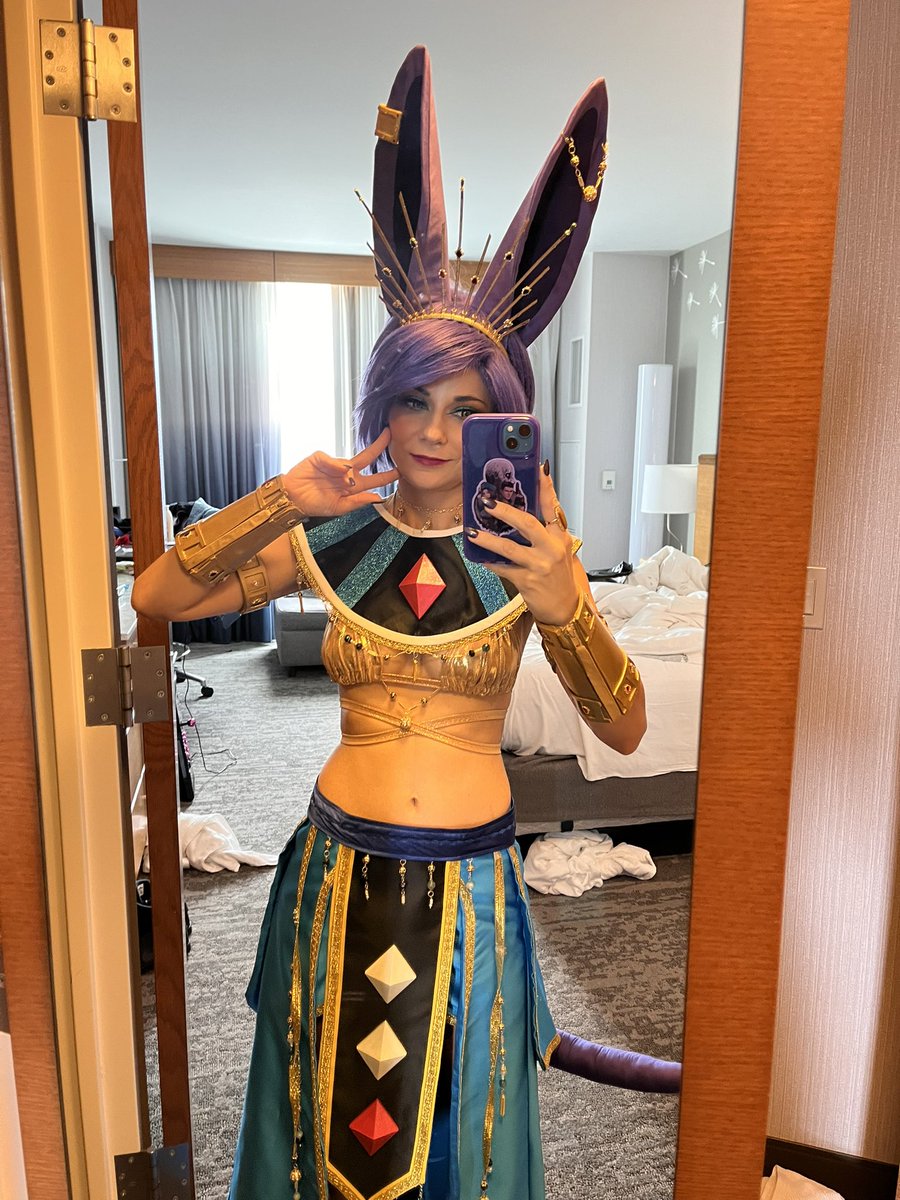 Just wrapped up my pre-judging for the #ComboBreaker costume contest! Come cheer on the cosplayers tonight around 7:15 💜